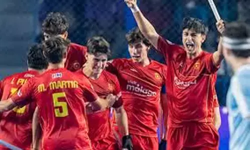 मेंस हॉकी जूनियर वर्ल्ड कप: अर्जेंटीना को 2-1 से शिकस्त देकर स्पेन ने फाइनल में जगह बनाई मेंस हॉकी जूनियर वर्ल्ड कप: अर्जेंटीना को 2-1 से शिकस्त देकर स्पेन ने फाइनल में जगह बनाई