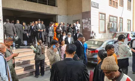 राजस्थान में तीन जगहों पर बम धमकी से मची अफरा-तफरी, पुलिस और सुरक्षा एजेंसियां तुरंत जांच में जुटी राजस्थान में तीन जगहों पर बम धमकी से मची अफरा-तफरी, पुलिस और सुरक्षा एजेंसियां तुरंत जांच में जुटी