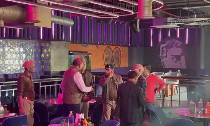 गोवा हादसा: पुलिस ने सभी रेस्टोरेंट और बार पर बढ़ाई निगरानी, संयुक्त टीम का किया गठन, सभी विभाग अलर्ट मोड़ पर गोवा हादसा: पुलिस ने सभी रेस्टोरेंट और बार पर बढ़ाई निगरानी, संयुक्त टीम का किया गठन, सभी विभाग अलर्ट मोड़ पर