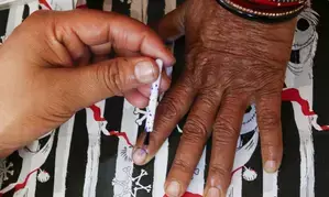 केरल स्थानीय निकाय चुनाव: 9 दिसंबर को सात जिलों में मतदान, राजनीतिक दलों के लिए अग्निपरीक्षा केरल स्थानीय निकाय चुनाव: 9 दिसंबर को सात जिलों में मतदान, राजनीतिक दलों के लिए अग्निपरीक्षा