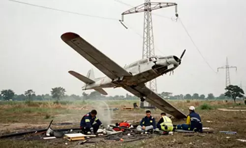 सिवनी में ट्रेनी विमान हादसा, पायलट समेत दो घायल सिवनी में ट्रेनी विमान हादसा, पायलट समेत दो घायल