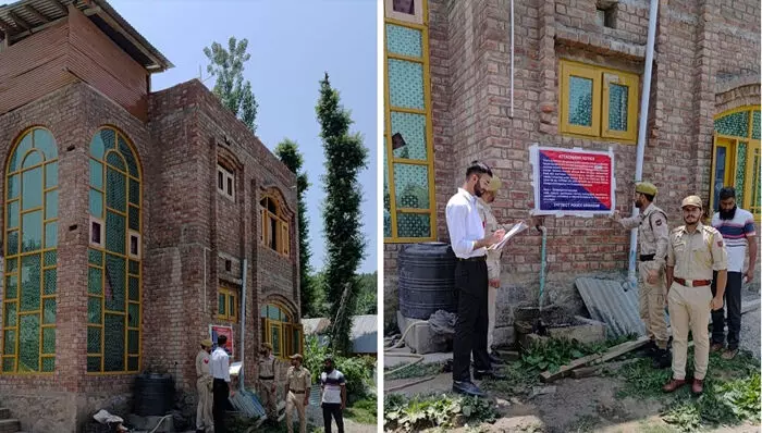 जम्मू-कश्मीर: श्रीनगर पुलिस ने ड्रग तस्कर का 1 करोड़ रुपए का घर कुर्क किया जम्मू-कश्मीर: श्रीनगर पुलिस ने ड्रग तस्कर का 1 करोड़ रुपए का घर कुर्क किया