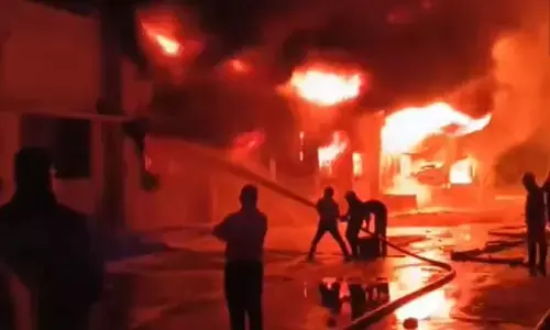 सिलवासा औद्योगिक क्षेत्र में भीषण आग, देर रात अफरा-तफरी सिलवासा औद्योगिक क्षेत्र में भीषण आग, देर रात अफरा-तफरी