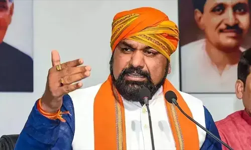 बिहार में यातायात व्यवस्था दुरुस्त करने के लिए डिप्टी सीएम सम्राट चौधरी ने दिए कठोर निर्देश बिहार में यातायात व्यवस्था दुरुस्त करने के लिए डिप्टी सीएम सम्राट चौधरी ने दिए कठोर निर्देश