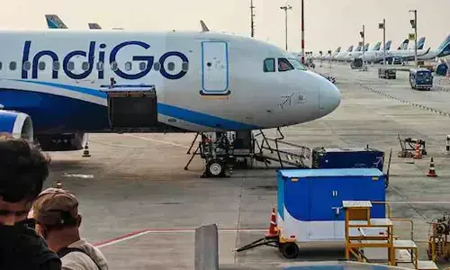 इंडिगो ने डीजीसीए के शो-कॉज नोटिस का भेजा जवाब, कहा- कई कारणों के प्रभाव से हुआ व्यवधान इंडिगो ने डीजीसीए के शो-कॉज नोटिस का भेजा जवाब, कहा- कई कारणों के प्रभाव से हुआ व्यवधान