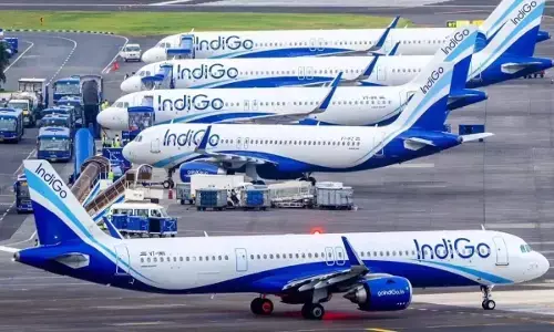 डीजीसीए ने इंडिगो को उड़ानों की संख्या में 5 प्रतिशत की कटौती करने का दिया निर्देश डीजीसीए ने इंडिगो को उड़ानों की संख्या में 5 प्रतिशत की कटौती करने का दिया निर्देश