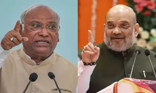 शाह पर खरगे का पलटवार, कहा- माफी मांगने वाले देशभक्ति का पाठ न पढ़ाएं शाह पर खरगे का पलटवार, कहा- माफी मांगने वाले देशभक्ति का पाठ न पढ़ाएं