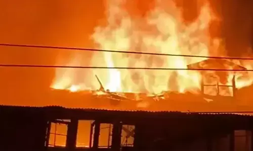 नैनीताल में भीषण आग, चीना बाबा मंदिर के पास मचा हड़कंप नैनीताल में भीषण आग, चीना बाबा मंदिर के पास मचा हड़कंप