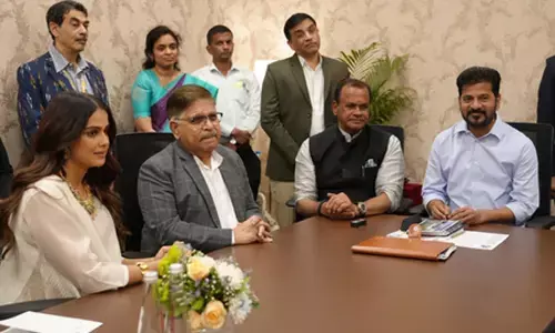 तेलंगाना: आकार ले रही भारत फ्यूचर सिटी, सीएम रेड्डी बोले- हर फिल्ममेकर को देंगे जरूरी सुविधाएं तेलंगाना: आकार ले रही भारत फ्यूचर सिटी, सीएम रेड्डी बोले- हर फिल्ममेकर को देंगे जरूरी सुविधाएं