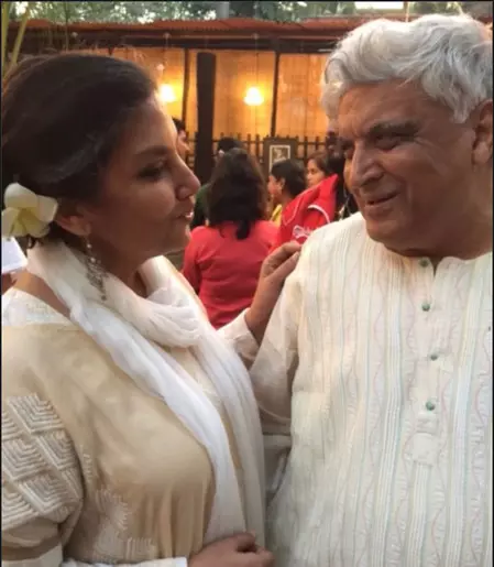 सब कुछ बयां कर देता है इतनी मोहब्बत से देख पाना, शादी की सालगिरह पर शबाना आजमी ने किया पोस्ट सब कुछ बयां कर देता है इतनी मोहब्बत से देख पाना, शादी की सालगिरह पर शबाना आजमी ने किया पोस्ट