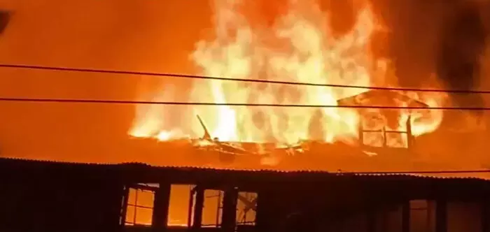 नैनीताल में भीषण आग, चीना बाबा मंदिर के पास मचा हड़कंप नैनीताल में भीषण आग, चीना बाबा मंदिर के पास मचा हड़कंप