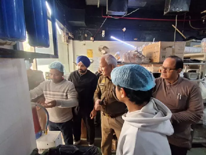 गाजियाबाद में क्लब-बार-रेस्टोरेंट्स पर बड़ी कार्रवाई, 35 प्रतिष्ठानों की सघन जांच गाजियाबाद में क्लब-बार-रेस्टोरेंट्स पर बड़ी कार्रवाई, 35 प्रतिष्ठानों की सघन जांच