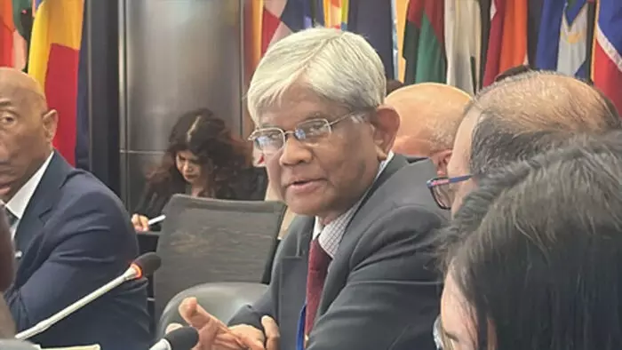 बांग्लादेश: भत्ते की मांग को लेकर वित्त सलाहकार को सचिवालय में बंधक बनाया गया बांग्लादेश: भत्ते की मांग को लेकर वित्त सलाहकार को सचिवालय में बंधक बनाया गया