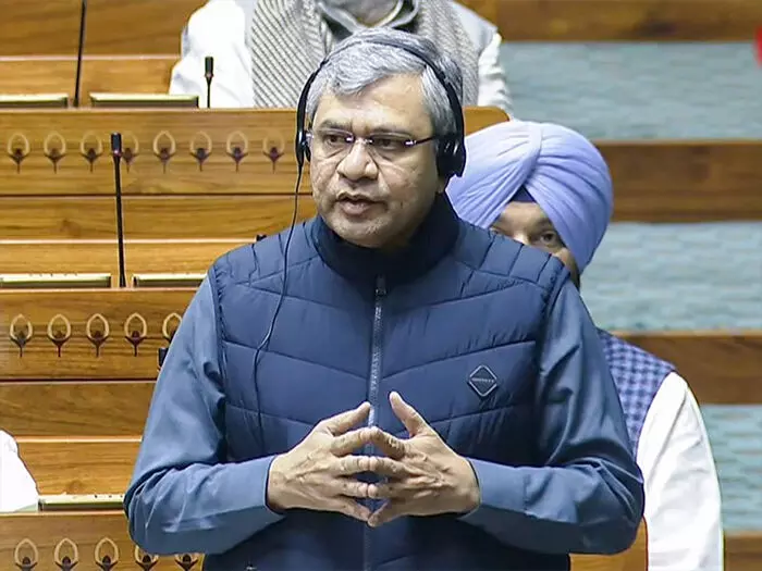 रेलवे की दैनिक ट्रेन सेवाओं की औसत संख्या बढ़कर 11,740 हुई : अश्विनी वैष्णव रेलवे की दैनिक ट्रेन सेवाओं की औसत संख्या बढ़कर 11,740 हुई : अश्विनी वैष्णव