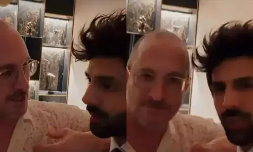 कार्तिक आर्यन से मिले हॉलीवुड डायरेक्टर डैरेन एरोनोफ्सकी, बोले- क्या आप मुझे भारत ले जाओगे? कार्तिक आर्यन से मिले हॉलीवुड डायरेक्टर डैरेन एरोनोफ्सकी, बोले- क्या आप मुझे भारत ले जाओगे?