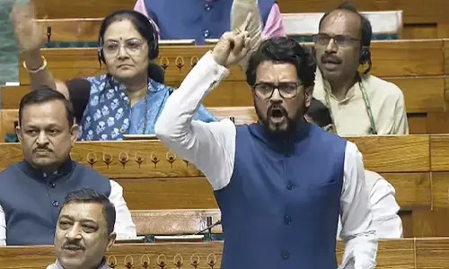 अनुराग ठाकुर ने TMC सांसद पर सदन में ई-सिगरेट पीने का आरोप लगाया, जबरदस्त हंगामा अनुराग ठाकुर ने TMC सांसद पर सदन में ई-सिगरेट पीने का आरोप लगाया, जबरदस्त हंगामा