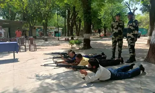 विलेज डिफेंस गार्ड्स का प्रशिक्षण तेज, पहले पुलिस और सेना दे रही थी ट्रेनिंग, अब बीएसएफ भी शामिल