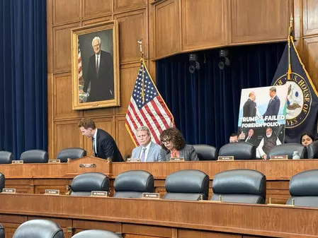 ट्रंप के टैरिफ से जुड़े फैसलों को लेकर डेमोक्रेट्स ने दी चेतावानी, कहा-इन नीतियों से भारत को खो देगा अमेरिका ट्रंप के टैरिफ से जुड़े फैसलों को लेकर डेमोक्रेट्स ने दी चेतावानी, कहा-इन नीतियों से भारत को खो देगा अमेरिका