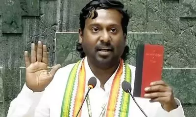 दिल्ली प्रदूषण पर कन्याकुमारी सांसद विजय वसंत ने लोकसभा में दिया स्थगन प्रस्ताव, बोले- सरकार ने बीजिंग मॉडल क्यों नहीं अपनाया? दिल्ली प्रदूषण पर कन्याकुमारी सांसद विजय वसंत ने लोकसभा में दिया स्थगन प्रस्ताव, बोले- सरकार ने बीजिंग मॉडल क्यों नहीं अपनाया?