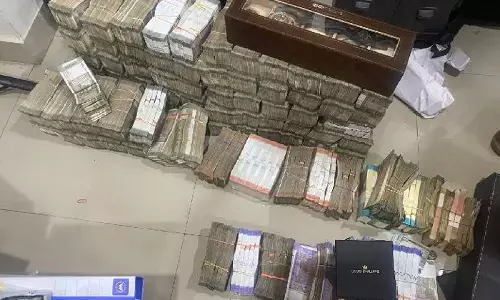 नोएडा में CBI ने पकड़ा अंतरराष्ट्रीय साइबर गिरोह नोएडा में CBI ने पकड़ा अंतरराष्ट्रीय साइबर गिरोह