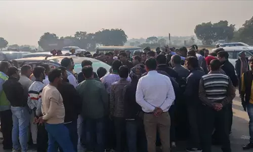 मैसेज बंद होने पर भड़के भाकियू भानु के कार्यकर्ता मैसेज बंद होने पर भड़के भाकियू भानु के कार्यकर्ता