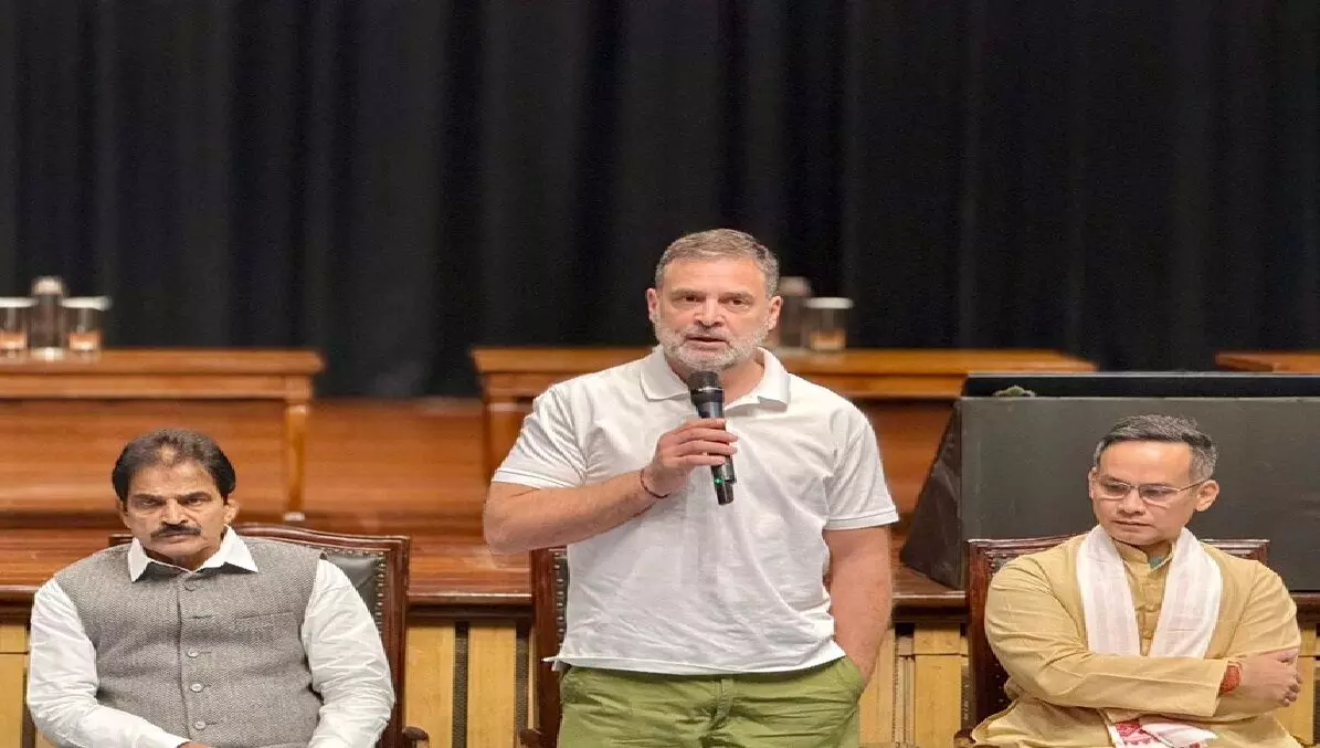 राहुल गांधी ने ली कांग्रेस सासंदों की मीटिंग, पर नहीं आए शशि थरूर, जानिए बैठक में क्या हुआ राहुल गांधी ने ली कांग्रेस सासंदों की मीटिंग, पर नहीं आए शशि थरूर, जानिए बैठक में क्या हुआ