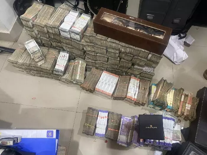 नोएडा में CBI ने पकड़ा अंतरराष्ट्रीय साइबर गिरोह नोएडा में CBI ने पकड़ा अंतरराष्ट्रीय साइबर गिरोह