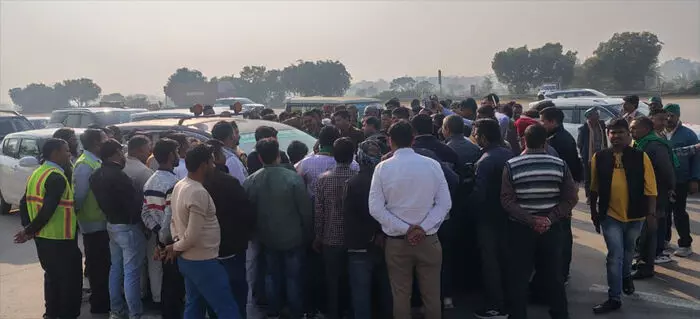 मैसेज बंद होने पर भड़के भाकियू भानु के कार्यकर्ता मैसेज बंद होने पर भड़के भाकियू भानु के कार्यकर्ता