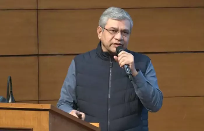 ट्रेन हादसों की संख्या में पिछले 11 वर्षों में 93 प्रतिशत की कमी, सुरक्षा बजट करीब 3 गुना बढ़ा ट्रेन हादसों की संख्या में पिछले 11 वर्षों में 93 प्रतिशत की कमी, सुरक्षा बजट करीब 3 गुना बढ़ा