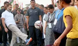 हैदराबाद में मेस्सी का जादू! राहुल गांधी भी होंगे ‘GOAT इंडिया टूर’ में शामिल हैदराबाद में मेस्सी का जादू! राहुल गांधी भी होंगे ‘GOAT इंडिया टूर’ में शामिल