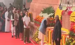 संसद हमले की 24वीं बरसी: पीएम मोदी, राहुल गांधी समेत कई नेताओं ने शहीदों को दी श्रद्धांजलि संसद हमले की 24वीं बरसी: पीएम मोदी, राहुल गांधी समेत कई नेताओं ने शहीदों को दी श्रद्धांजलि