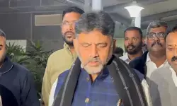 डीके शिवकुमार दिल्ली पहुंचे, वोट चोरी विरोध-प्रदर्शन में होंगे शामिल डीके शिवकुमार दिल्ली पहुंचे, वोट चोरी विरोध-प्रदर्शन में होंगे शामिल