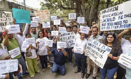 दिल्ली में निजी स्कूल मनमाने तरीके से नहीं बढ़ा सकेंगे फीस, उपराज्यपाल वीके सक्सेना ने जारी की अधिसूचना दिल्ली में निजी स्कूल मनमाने तरीके से नहीं बढ़ा सकेंगे फीस, उपराज्यपाल वीके सक्सेना ने जारी की अधिसूचना