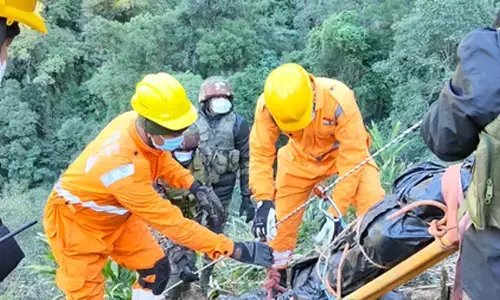अरुणाचल प्रदेश: खाई में गिरे वाहन पर सवार 1 व्यक्ति अभी भी लापता, एनडीआरएफ चला रही अभियान अरुणाचल प्रदेश: खाई में गिरे वाहन पर सवार 1 व्यक्ति अभी भी लापता, एनडीआरएफ चला रही अभियान