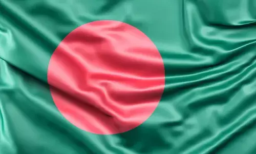 बांग्लादेश के लक्ष्मीपुर में बदमाशों ने चुनाव आयोग के दफ्तर में लगाई आग बांग्लादेश के लक्ष्मीपुर में बदमाशों ने चुनाव आयोग के दफ्तर में लगाई आग