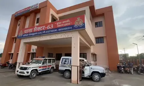 नोएडा में कंपनी कर्मियों से बंदूक के दम पर दो लाख की लूट, चार बदमाश फरार नोएडा में कंपनी कर्मियों से बंदूक के दम पर दो लाख की लूट, चार बदमाश फरार