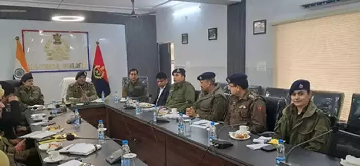 जम्मू-कश्मीर: कठुआ में सुरक्षा व्यवस्था सख्त, डीआईजी ने की उच्चस्तरीय बैठक जम्मू-कश्मीर: कठुआ में सुरक्षा व्यवस्था सख्त, डीआईजी ने की उच्चस्तरीय बैठक
