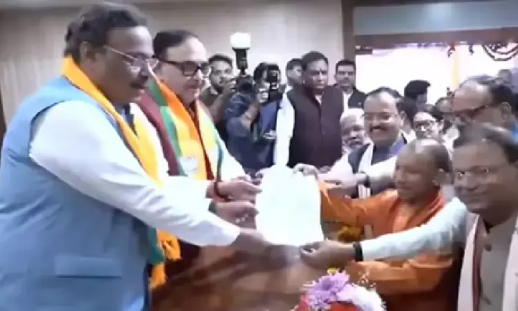 पंकज चौधरी ने नामांकन किया, सीएम योगी बने प्रस्तावक, यूपी भाजपा अध्यक्ष बनना तय पंकज चौधरी ने नामांकन किया, सीएम योगी बने प्रस्तावक, यूपी भाजपा अध्यक्ष बनना तय