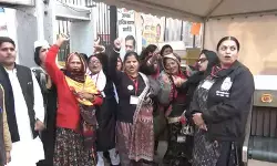 राहुल गांधी के समर्थन में महिला नेता और कार्यकर्ता रैली में हुईं शामिल, भाजपा पर लगाए कई गंभीर आरोप राहुल गांधी के समर्थन में महिला नेता और कार्यकर्ता रैली में हुईं शामिल, भाजपा पर लगाए कई गंभीर आरोप