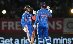 भारत ने साउथ अफ्रीका को 7 विकेट से रौंदा, सीरीज में 2-1 की बढ़त भारत ने साउथ अफ्रीका को 7 विकेट से रौंदा, सीरीज में 2-1 की बढ़त