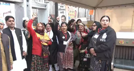 राहुल गांधी के समर्थन में महिला नेता और कार्यकर्ता रैली में हुईं शामिल, भाजपा पर लगाए कई गंभीर आरोप राहुल गांधी के समर्थन में महिला नेता और कार्यकर्ता रैली में हुईं शामिल, भाजपा पर लगाए कई गंभीर आरोप