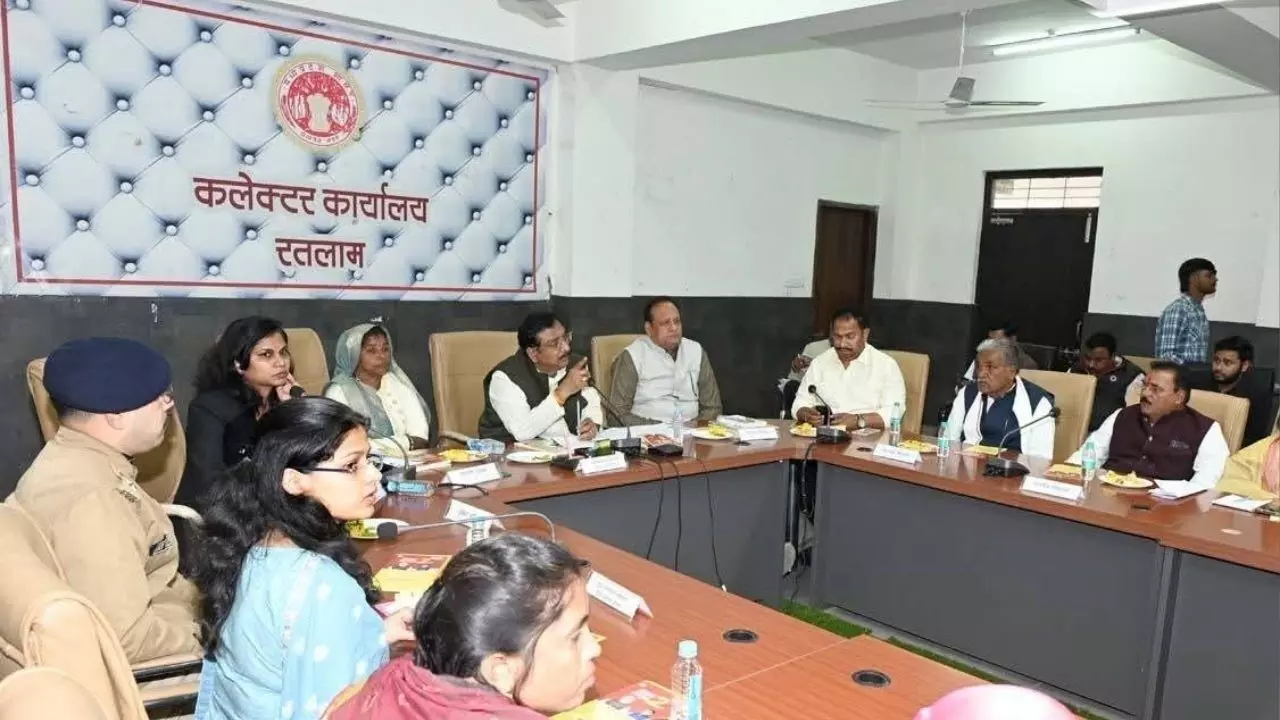 बीजेपी नेता विजय शाह का एक और विवादित बयान, जो लाडली बहनें मुख्यमंत्री का सम्मान नहीं करेंगी, उनकी जांच कराएंगे बीजेपी नेता विजय शाह का एक और विवादित बयान, जो लाडली बहनें मुख्यमंत्री का सम्मान नहीं करेंगी, उनकी जांच कराएंगे