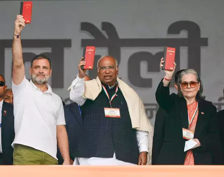 कांग्रेस ने आरएसएस-भाजपा की विचारधारा को खत्म करने की शपथ ली है : दिल्ली में कांग्रेस की रैली में बोले खरगे कांग्रेस ने आरएसएस-भाजपा की विचारधारा को खत्म करने की शपथ ली है : दिल्ली में कांग्रेस की रैली में बोले खरगे