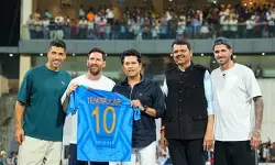 वानखेड़े स्टेडियम पहुंचे मेसी, मुख्यमंत्री देवेंद्र फडणवीस से मुलाकात, तेंदुलकर ने दिया स्पेशल गिफ्ट