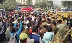 यूपी में भर्ती परीक्षाओं में पारदर्शिता की मांग को लेकर UPPSC के प्रदर्शन, छात्रों की पुलिस से झड़प