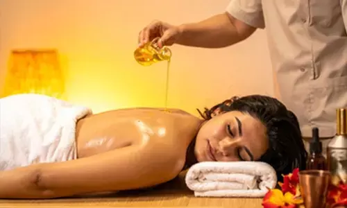 सर्दियों में वरदान है मालिश, ये सावधानियां भी जरूरी