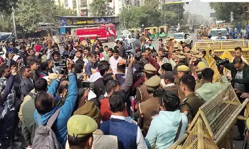 यूपी में भर्ती परीक्षाओं में पारदर्शिता की मांग को लेकर UPPSC के प्रदर्शन, छात्रों की पुलिस से झड़प यूपी में भर्ती परीक्षाओं में पारदर्शिता की मांग को लेकर UPPSC के प्रदर्शन, छात्रों की पुलिस से झड़प