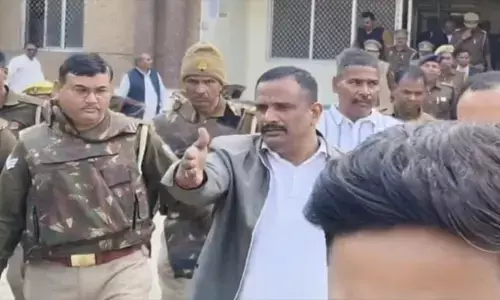 कासगंज जेल से आजमगढ़ लाया गया माफिया कुंटू सिंह, गैंगस्टर कोर्ट में पेशी कासगंज जेल से आजमगढ़ लाया गया माफिया कुंटू सिंह, गैंगस्टर कोर्ट में पेशी