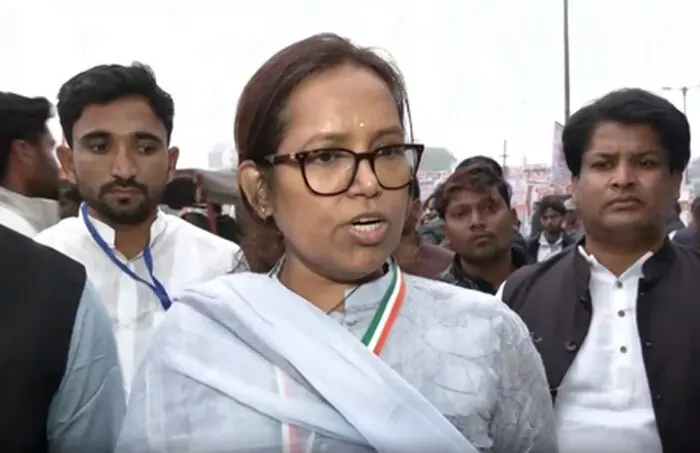 चुनाव आयोग पर आरोप की जांच के बजाय भाजपा उसके पीछे खड़ी है : कांग्रेस चुनाव आयोग पर आरोप की जांच के बजाय भाजपा उसके पीछे खड़ी है : कांग्रेस