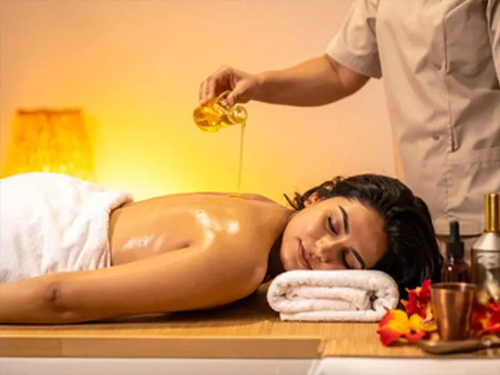 सर्दियों में वरदान है मालिश, ये सावधानियां भी जरूरी सर्दियों में वरदान है मालिश, ये सावधानियां भी जरूरी